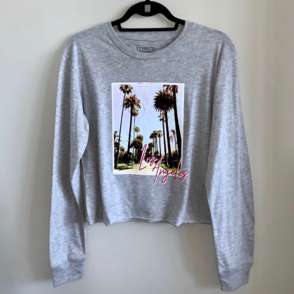 MACY’S GRAY LONG SLEEVE GRAPHIC T-SHIRT SIZE LARGE